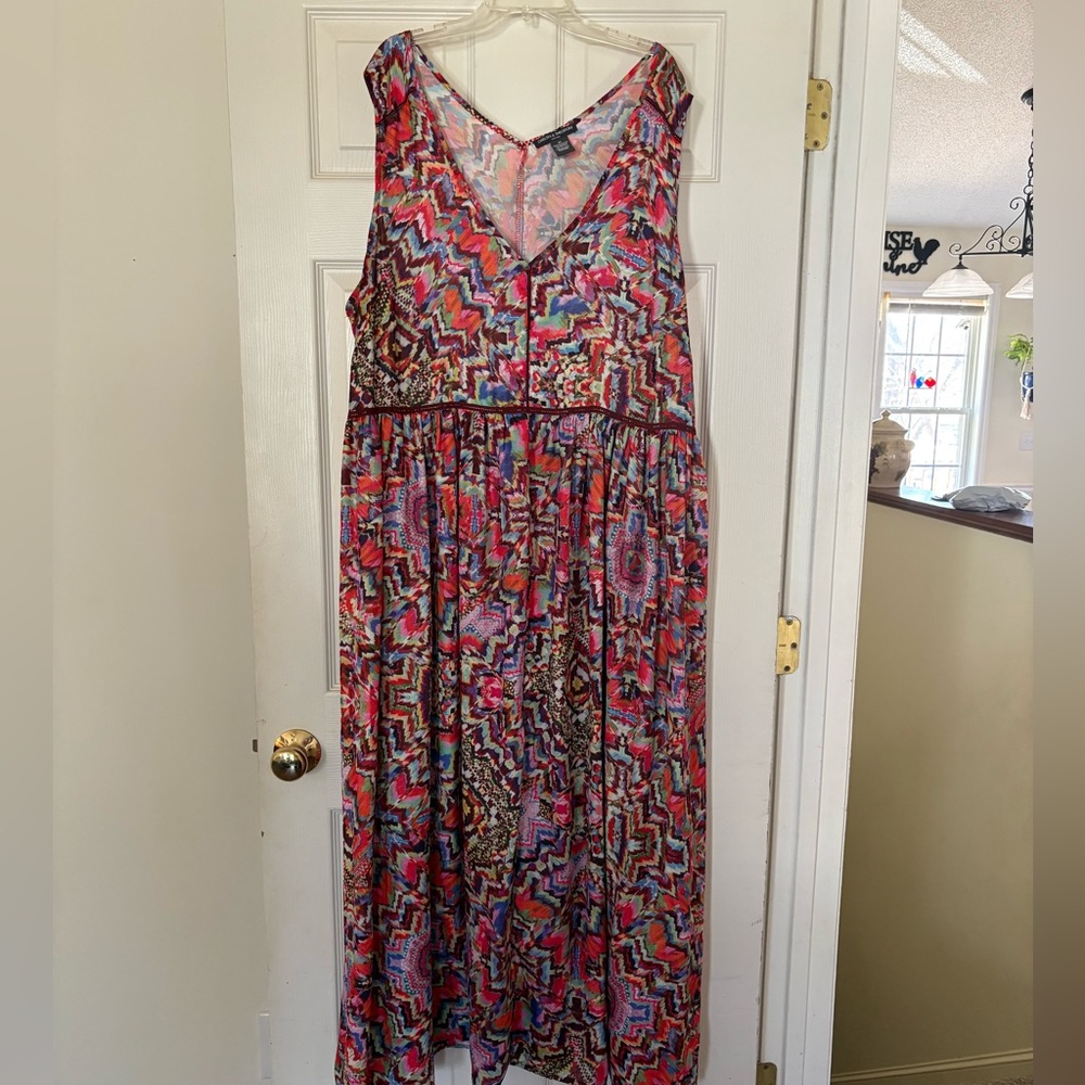 Chelsea & Theodore Vibrant Multi-Color Printed Sleeveless Maxi Dress